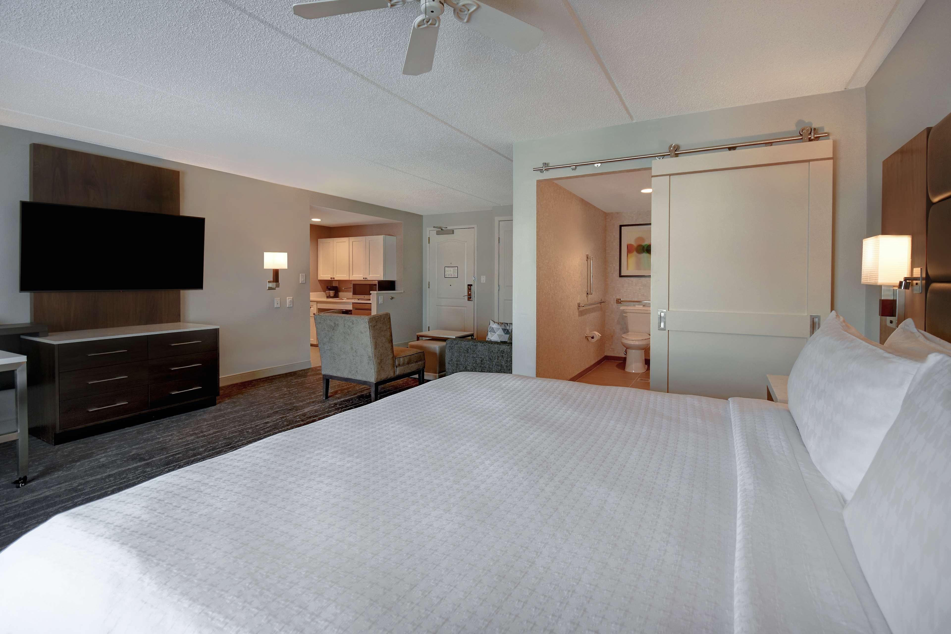 Homewood By Hilton Philadelphia-city Avenue Hotel Philadelphia